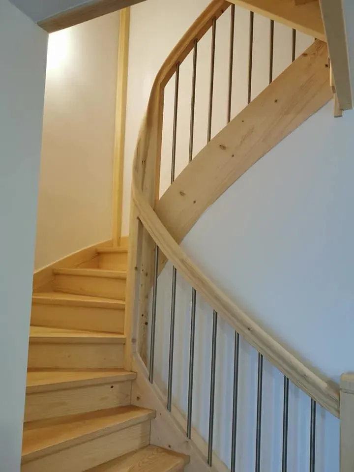 escalier en colimassion en bois