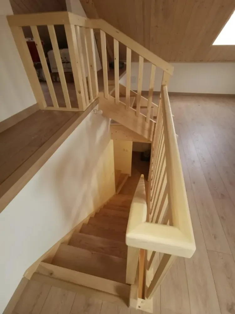 Escalier bois à Saint-Claude